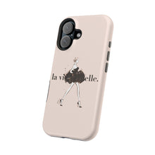 画像をギャラリービューアに読み込む, スマホケース MagSafe Phone Case「La Vie Est Belle」
